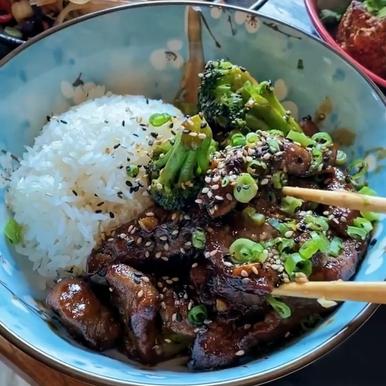 Delicious Spring Rolls: A Tasty Asian Appetizer